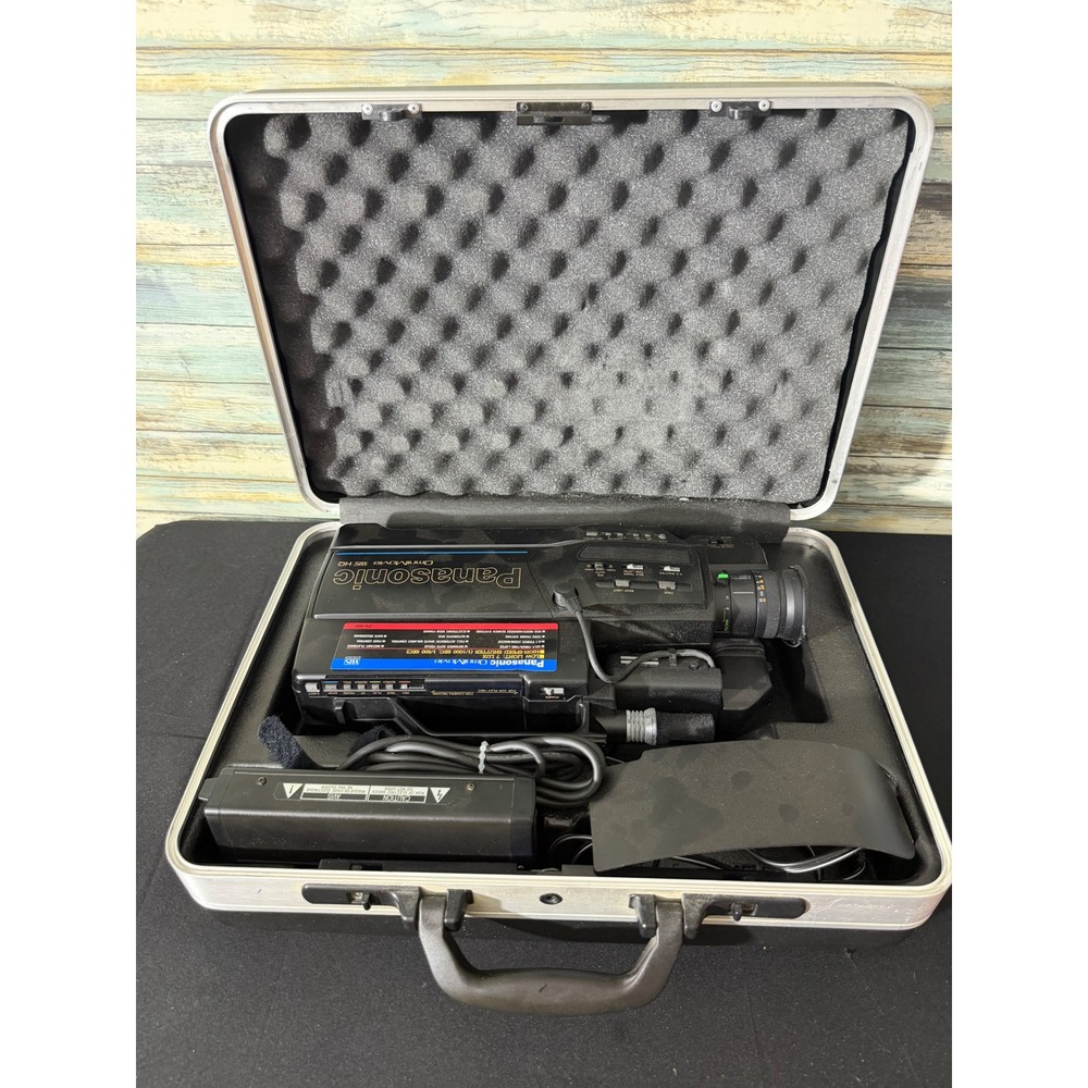 Panasonic OmniMovie VHS Camcorder PV-420 Black w/ Case Battery & Charger
